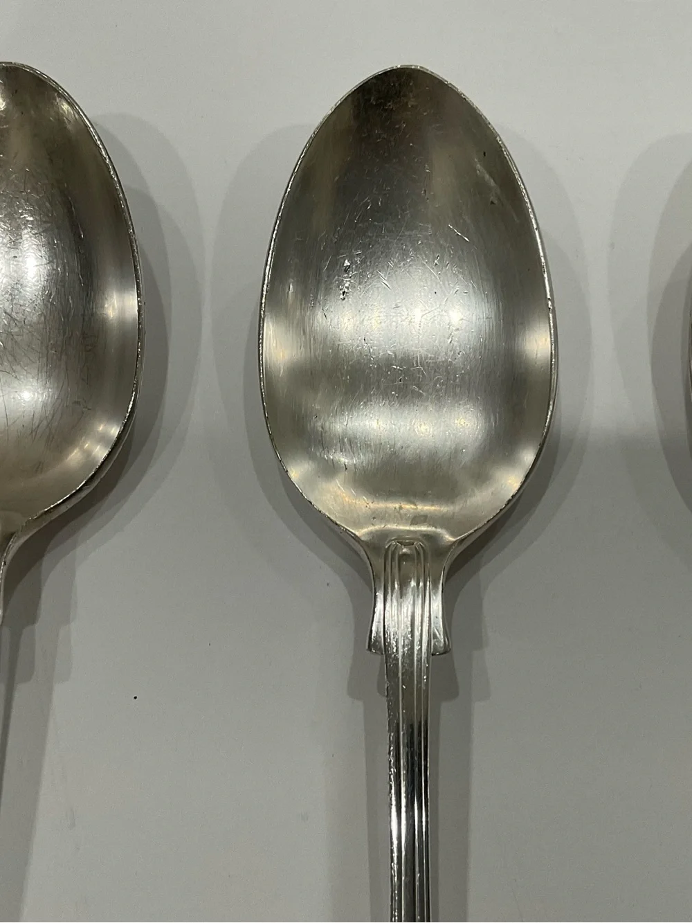 VINTAGE SHEFFIELD ENGLAND SILVERPLATE FIDDLE THREAD AND SHELL SPOONS-7